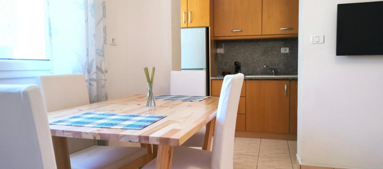Central Apartment, Fully Equipped Himara Kültér fotó